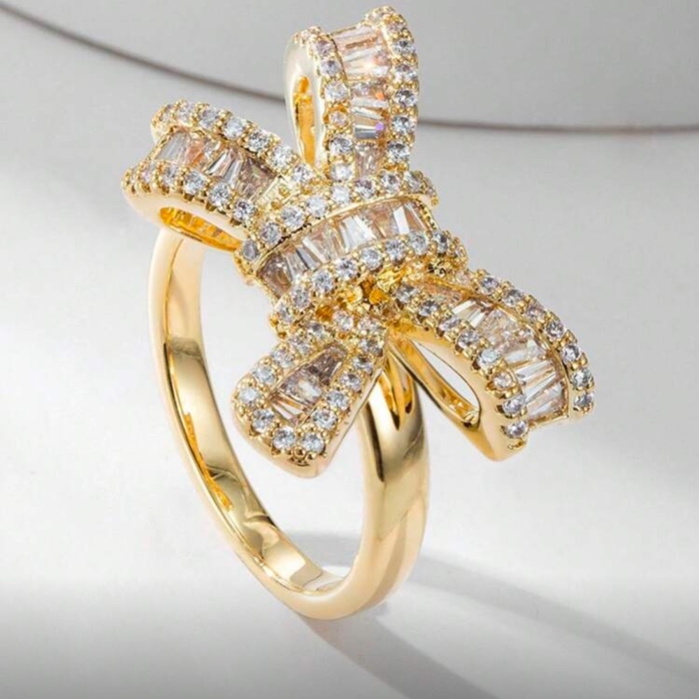 Elegant Gold Bow Ring